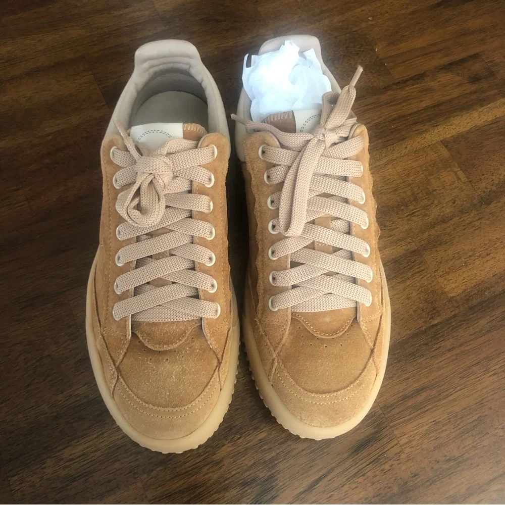 NIB $595 Chloé Franckie Low Top Sneaker (Women) in size 37!